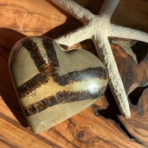 ✨Calming & Grounding Septarian Heart ✨🤎✨💛✨
